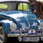 Blauer VW Käfer Cabriolet aus Berlin mit Weisswandreifen