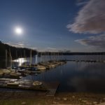 Hafen des Yachtclub Möhnsee (YCM) bei Nacht und Mondschein