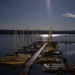 Hafen des Yachtclub Möhnsee (YCM) bei Nacht und Mondschein