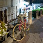 Vintage Fahrrad (Bike) in Garda am Gardasee bei Nacht im Oktober 2018