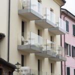 Moderne Balkone in Garda am Gardasee im Oktober 2018